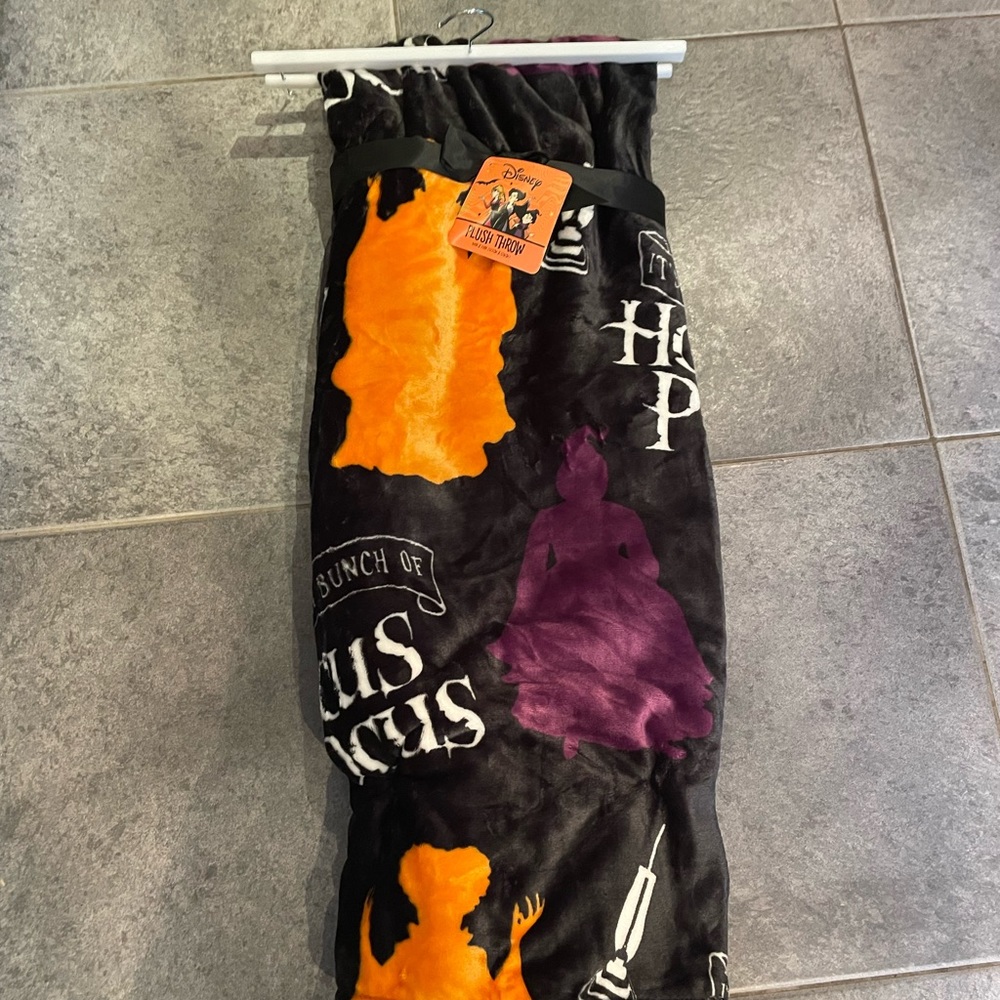 Disney hocus Pocus super soft blanket